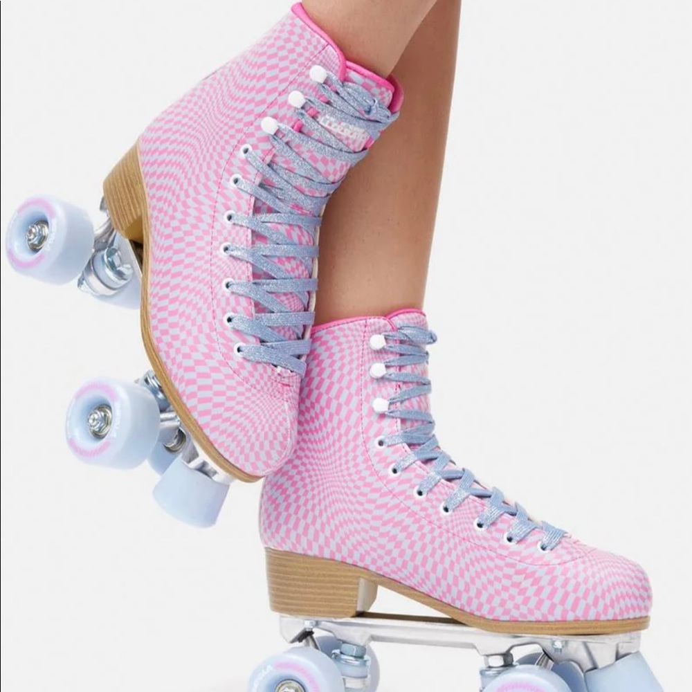 Impala Wavy Checkered Quad Roller Skates